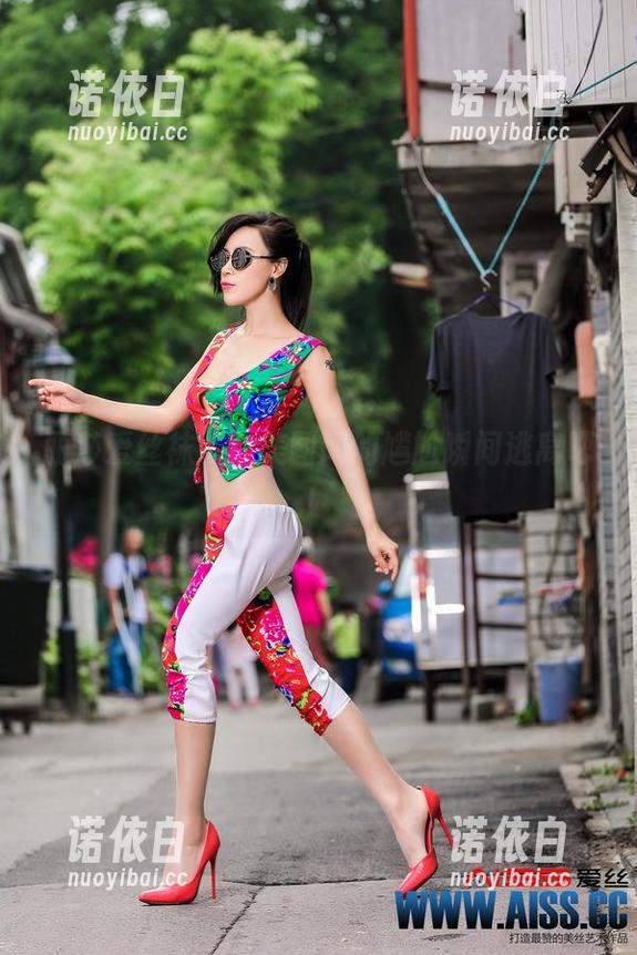 丽莎爱丝袜，让美图间的尴尬瞬间逃离吧！
