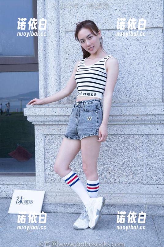 BoBoSocks袜啵啵-小甜豆 BoBoSocks袜啵啵 - 小甜豆的日常插曲:全集写真,踩东西绝非无聊。