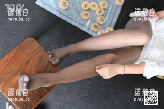IESS异思趣向 - 看小婕如何在阳光下运用黑丝，精选素材让你重新定义“夏天的黑色浪漫”！