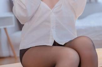办公室如此美好，Quan冉有点饿的写真集分享，谁说上班不能撩？