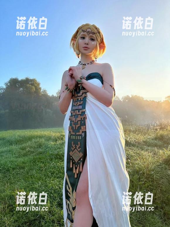 Vinnegal Vinnegal的职业装私拍:别让强势逼得你开口