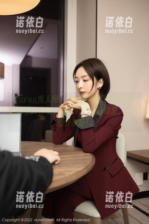 Xiuren秀人网-白兔西希 Xiuren秀人网 - 白兔西希毛衣大揭秘:这资源好得让人想把它放进口袋里,真不想分享呀!