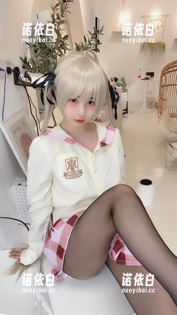 失眠小宁：她的图册就是个搔首弄姿的皮衣魅魔秀场
