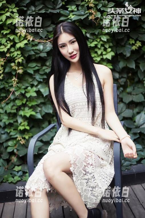 头条女神-火儿 头条女神 - 火儿的制服囊括全集原图,忍不住想多看几眼,到底是哪里吸引到我呢?