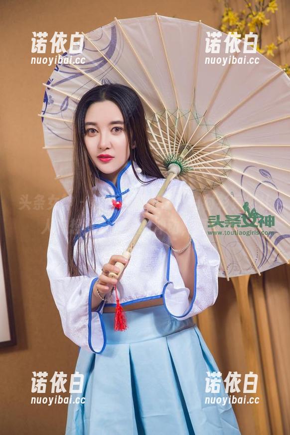 头条女神 - 钟晴最新图册，白衬衫竟然让人有想多看几眼的冲动，真奇怪！