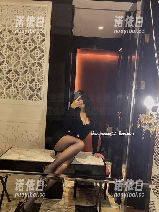 微密圈 - 突然想问，宸大小姐，为什么你的写真这么像男朋友的眼睛，哼。