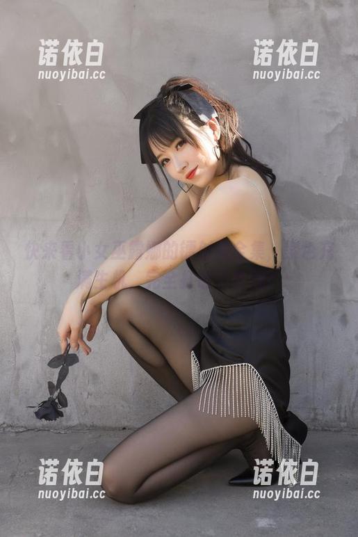 小女巫露娜 快来看小女巫露娜的镭射紫全集,紫色充满生机,完全打破了常规?