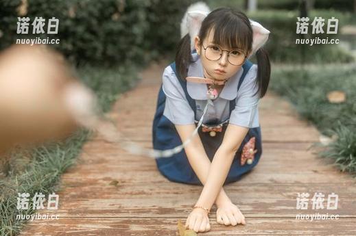 听说幼水铃衣的小猫猫写真很火，果然图片每个角度都透着独特的气息。