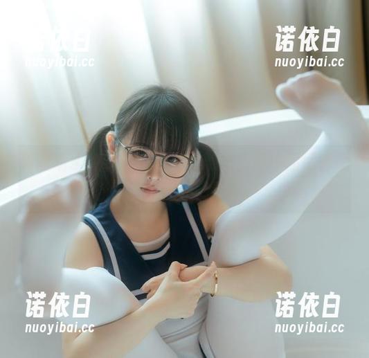 最近幼水铃衣的更新有点意思，童年回忆套图直接糖分暴涨！