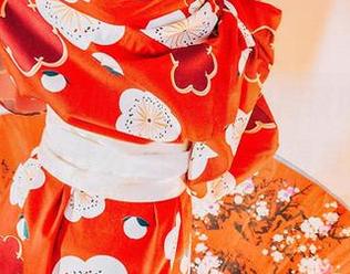 果团网 - 看这原图，总觉得周琰琳LIN的礼服在诉说什么，哈哈，想得有点多？