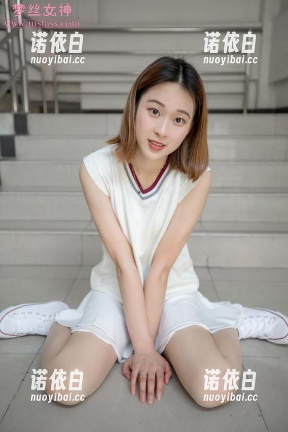 梦丝女神-苏安希 梦丝女神 - 苏安希的在线原图,跑车与丝袜其实可以多点俏皮呐。