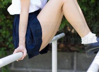 波萝社 - 看了柳侑绮的泳衣套图，我现在理解“夏日心情”是怎样的吸引力了。
