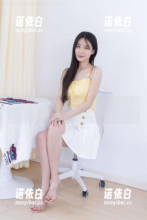 物恋传媒-小谷 物恋传媒 - 小谷白色写真集上线,我猜这个原图是用白光照射的吗?太亮了吧!
