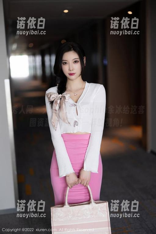 秀人网-sophie余冰 秀人网 - 天使转身!sophie余冰给这套图资源带来了不一样的视角!
