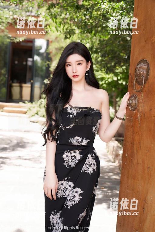 秀人网-容容容Alice 秀人网 - 白裙下的容容容Alice,远远看就是一道风景,美图资源值得收藏!