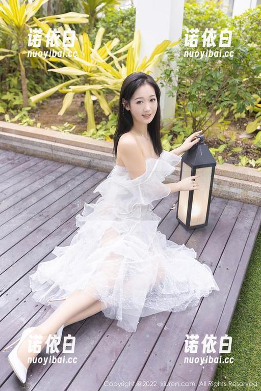 秀人网 - 王曼柔的修女造型，私房照里的小叛逆