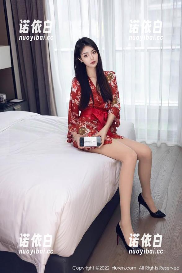 秀人网-白甜 秀人网 - 白甜全套写真上线!这女孩到底有几个“甜”?