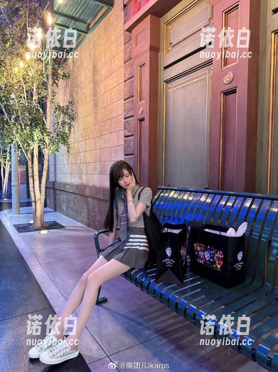 腐团儿Ikaros 腐团儿Ikaros不只是见鞋的图包,竟然和棉袜拌了一嘴