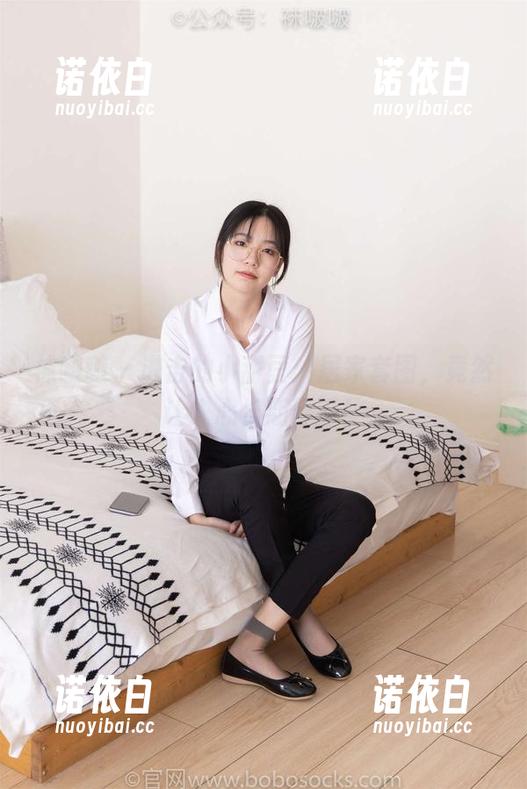 袜啵啵-小甜豆 袜啵啵 - 进击的小甜豆:居家套图,竟然让人心长期停滞!