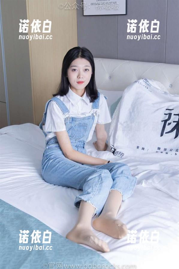 袜啵啵-稚予 袜啵啵 - 觉得稚予的白棉袜太好看?那就免费下载带回家!